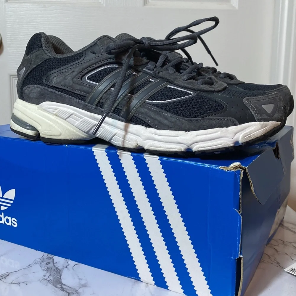 Adidas Response CL Core Black Women's Sneakers 8.5 with Box